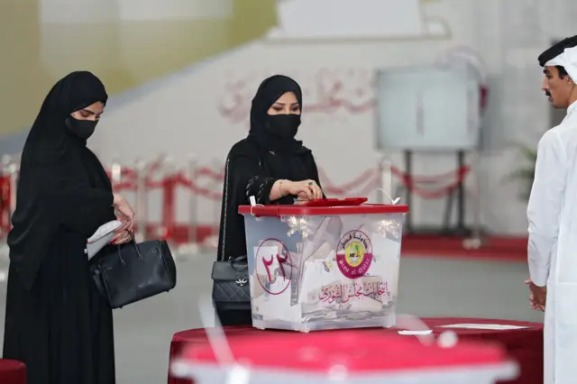 Mata na kaɗa kuri'a a zaɓen Qatar