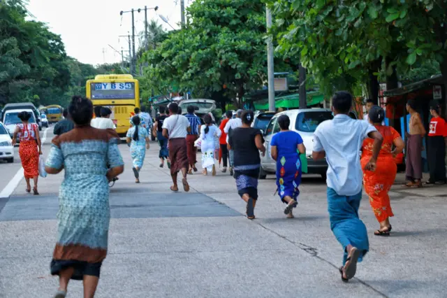 နိုင်ငံတဝန်း လွတ်ငြိမ်းခွင့်နဲ့အမှုရုပ်သိမ်းခံရမှုတွေကြောင့် ၂ ရက်အတွင်း ပြန်လွတ်လာသူ ၂၆၀၀ နီးပါးရှိ