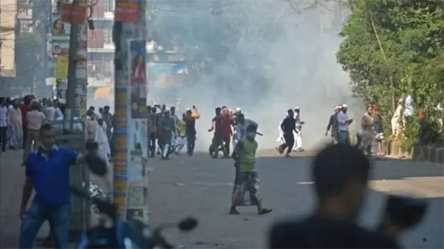 बीते शुक्रवार को ढाका में जुमे की नमाज़ के बाद हिंसा हुई