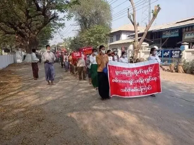စစ်ကိုင်း၊ ရွာသစ်ကြီးတိုက်နယ်မှာ လပြည့်ညအသံဗုံးဖောက်တယ်လို့ စွပ်စွဲခံရပြီး လူငယ်တွေဖမ်းဆီးခံရ