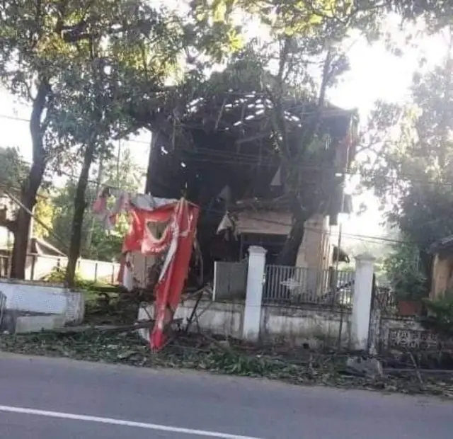 ဖောက်ခွဲခံရတဲ့ NLD မြို့နယ်ရုံးတစ်ရုံး