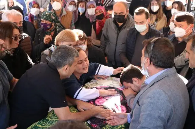 Şebnem Şirin'in ailesi tabutu başında gözyaşı döktü