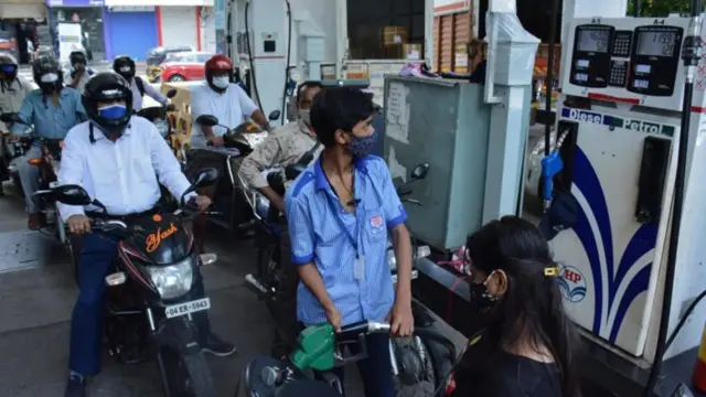 एक पेट्रोल पंप की तस्वीर