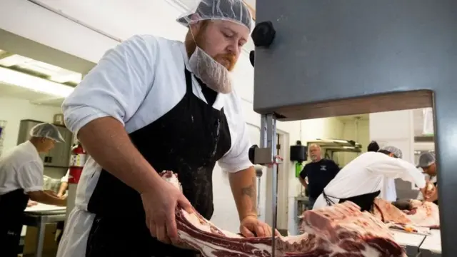 कैलिफ़ोर्निया में एक मीट प्रोसेसिंग प्लांट