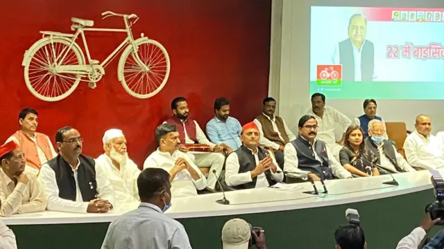 अखिलेश यादव