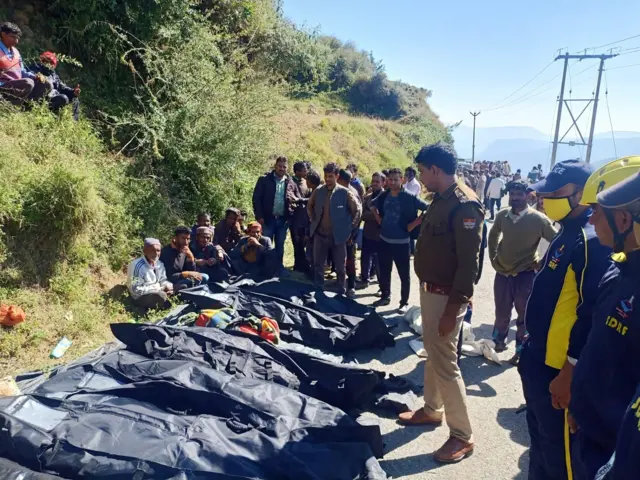 चकराता बस हादसे में मरने वालों के शव