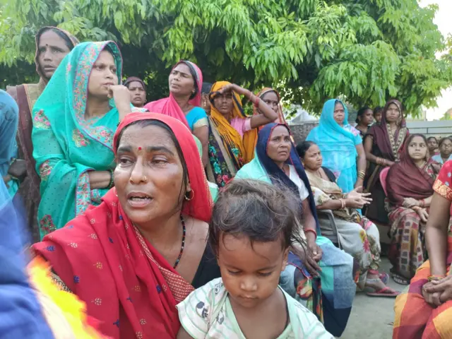 रमन कश्यप के घर पर ग़मगीन परिजन