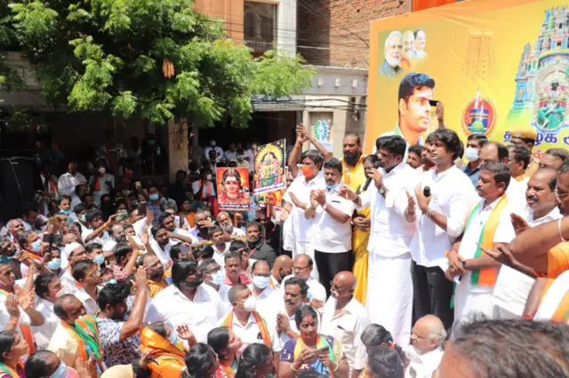 கோயில் ஆர்ப்பாட்டம்