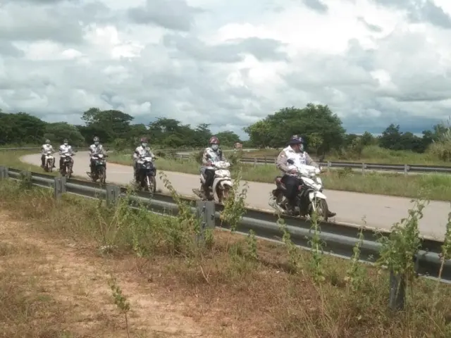 အမြန်လမ်းရဲတပ်ဖွဲ့(ပုံဟောင်း)
