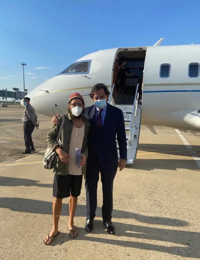 ဒန်နီဖန်စတာ ကို ဘေလ်ရစ်ချက်ဆန်နဲ့ အတူ မြန်မာနိုင်ငံကမထွက်ခွာခင် အတူတွေ့ရတာဖြစ်ပါတယ်။