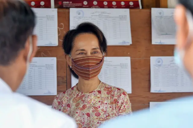သဘာဝဘေးအမှုအတွက် ဒေါ်အောင်ဆန်းစုကြည်ကိုယ်တိုင်သက်သေထွက်ဆို