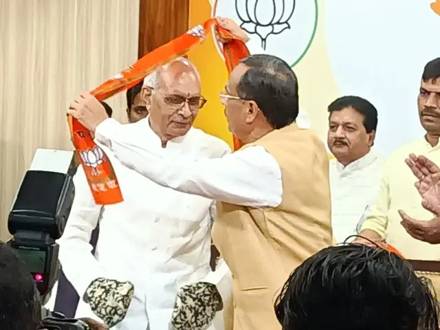 उत्तर प्रदेश चुनाव से पहले राज्य में चल रही सियासी उठापटक