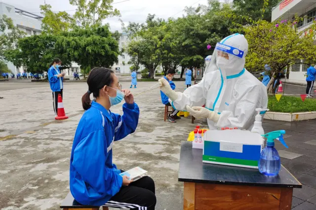 လူ အစုလိုက်အပြုံလိုက် မကြာခန ကိုဗစ် ရှိမရှိ စစ်ဆေးခံရမယ့် အစီအစဥ်တွေ ထုတ်ပြန်