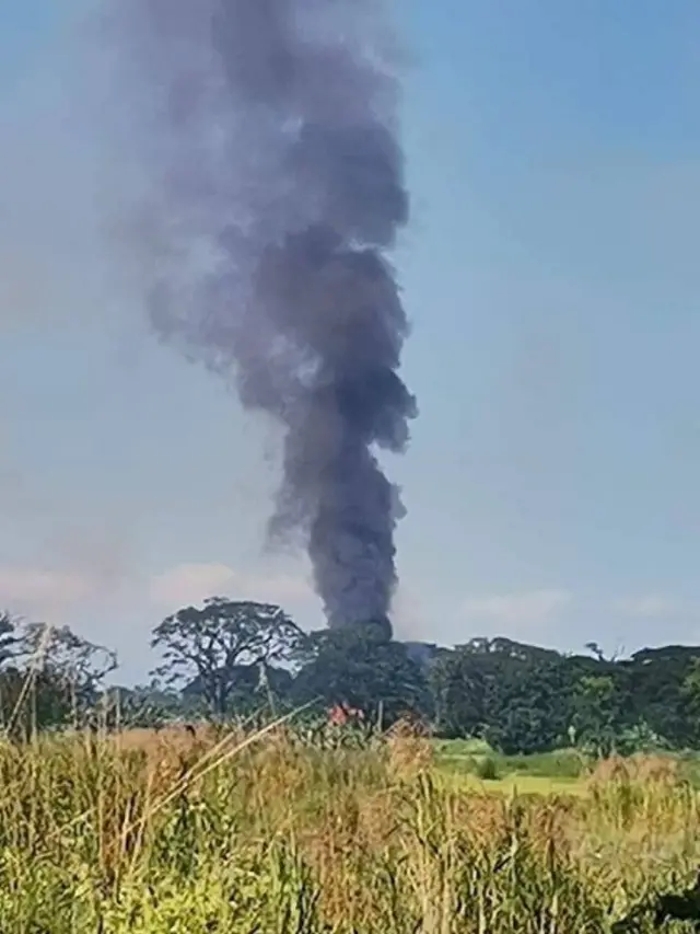 ချင်းဆိုင်ရွာမှာ တိုက်ပွဲ ဖြစ်ပြီး မီးလောင်နေတာတွေ့ရ