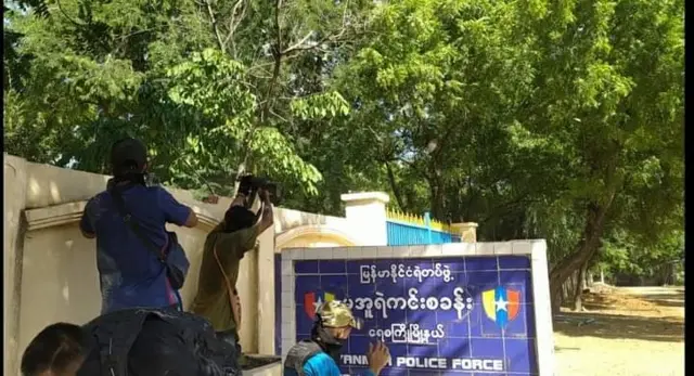 မအူအောက်ဆိပ်ရဲကင်းစခန်း