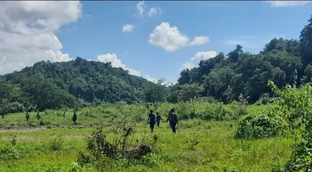 ဆောဒေသကာကွယ်ရေးတပ်ဖွဲ့ဝင်များကိုတွေ့ရစဉ်  (ပုံဟောင်း)
