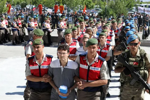 نظامیان