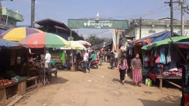 မြန်မာ အိန္ဒိယ နယ်စပ် နန့်ဖာလုံစျေး