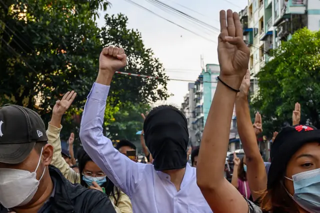 ဒီဇင်ဘာလ ၁၀ ရက် အပြည်ပြည်ဆိုင်ရာလူ့အခွင့်အရေးနေ့မှာ စစ်အာဏာရှင်ဆန့်ကျင်ဖို့ မြန်မာပြည်သူတွေက တိတ်ဆိတ်ခြင်းသပိတ်ဆင်နွှဲတဲ့ ရဲစွမ်းသတ္တိကိုလည်း ကုလ ချီးကျူး