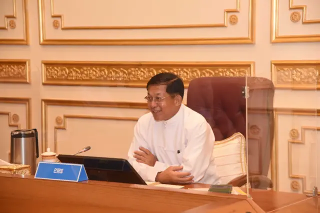 နိုင်ငံရေးဖြစ်စဉ်တွေအပေါ် ဒေါ်အောင်ဆန်းစုကြည်မှတ်ချက်မပေးမှုကို စစ်ခေါင်းဆောင်ဘာပြောလဲ