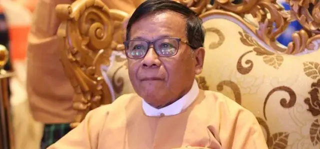 ဒေါက်တာဇော်မြင့်မောင်ကို အကျဉ်းသားဝတ်စုံနဲ့ ရုံးထုတ်