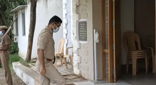 காவல் அதிகாரி