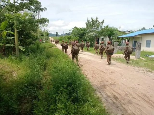 စစ်ကောင်စီတပ်တွေဟာ လေးကေကော် မြို့သစ်အိမ်ရာတွေထဲကို စစ်ကြောင်းတွေခွဲပြီး ရှာဖွေ ဖမ်းဆီးမှုတွေလုပ်နေတာ ဒီဇင်ဘာလ ၁၄ ရက်နေ့မနက်ပိုင်းကတည်းက ဖြစ်ပါတယ်။
