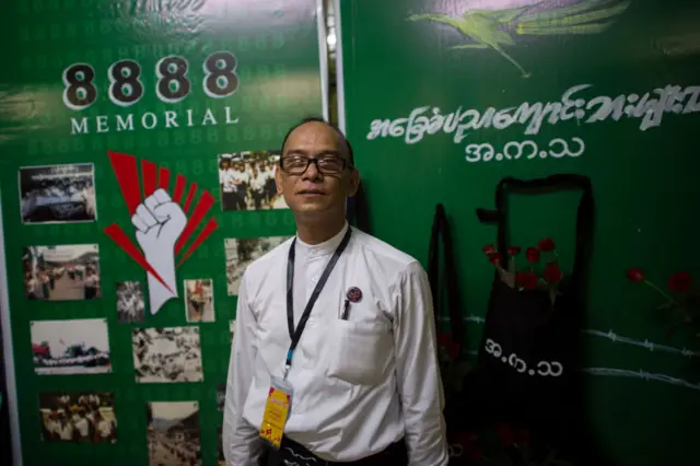 ရန်ကုန်တက္ကသိုလ်ထဲမှာ ၂၀၁၈ ခုနှစ်တုန်းက ကျင်းပခဲ့တဲ့ ၈ လေးလုံးလူထုအုံကြွမှု နှစ် ၃၀ ပြည့်အခမ်းအနားမှာ မြင်တွေ့ရတဲ့ကိုမြအေး