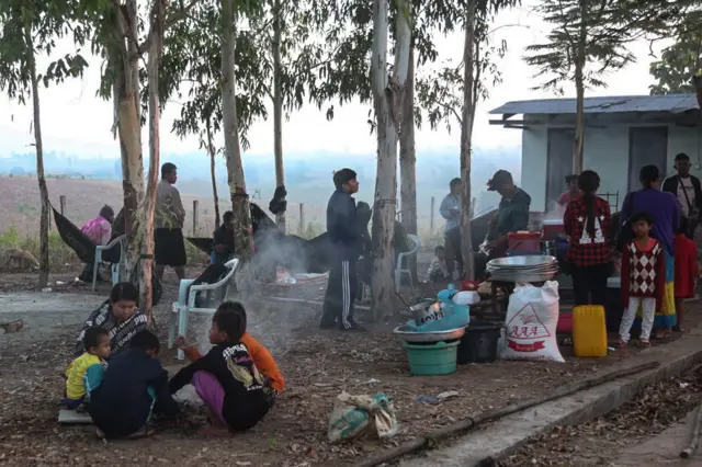 တိုက်ပွဲကြောင့် ထွက်ပြေးတိမ်းရှောင်နေရတဲ့ လေးကေကော်ဒေသခံတွေ