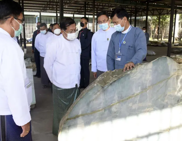 စစ်ကောင်စီ က ဒုတိယအကြိမ် ပုလဲနဲ့ ကျောက်မျက်ပြပွဲ ကို နေပြည်တော်မှာပြုလုပ်နေ