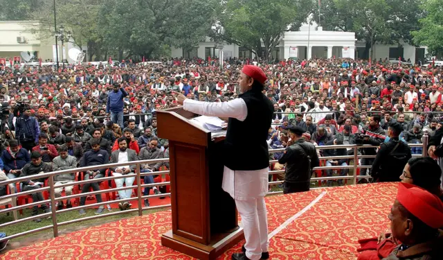 अखिलेश यादव