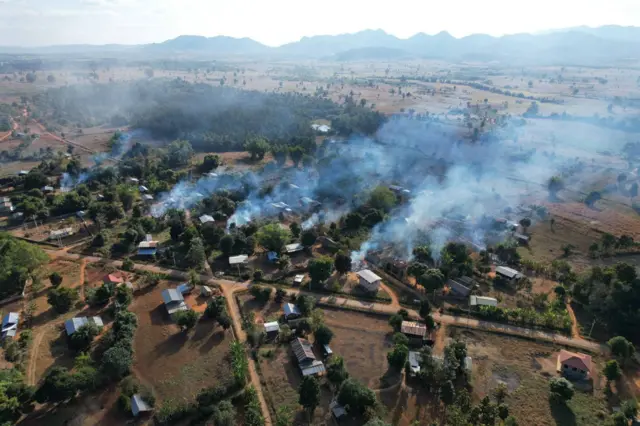 ကယားမှာ စစ်ကောင်စီတပ်တွေက လက်နက်ကြီးတွေနဲ့ ပစ် စစ်ကြောင်းထိုး စတင်၀င်ရောက်