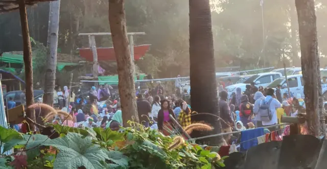စစ်တပ်က လေယာဉ်သုံးလာမှာကို ကြောက်ပြီး ထိုင်းဘက်ကို ကူးဖို့ပြင်နေတဲ့ လေးကေ့ကော်ဒေသစစ်ရှောင် ၃ ထောင်နီးပါးအထိရှိနေ