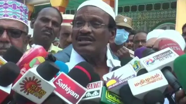 நாகூரில் பேட்டியளித்த பால் வளத்துறை அமைச்சர் நாசர்