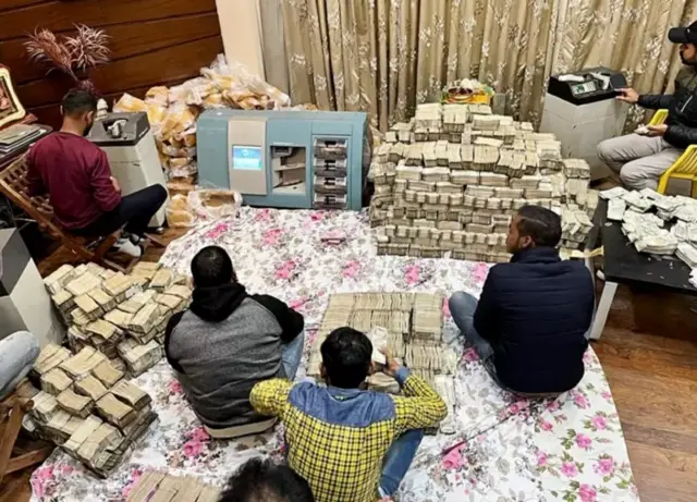 கான்பூரில் தொழிலதிபர் வீட்டில் கட்டுக்கட்டாக சிக்கிய ரூ. 150 கோடி ரொக்கம்