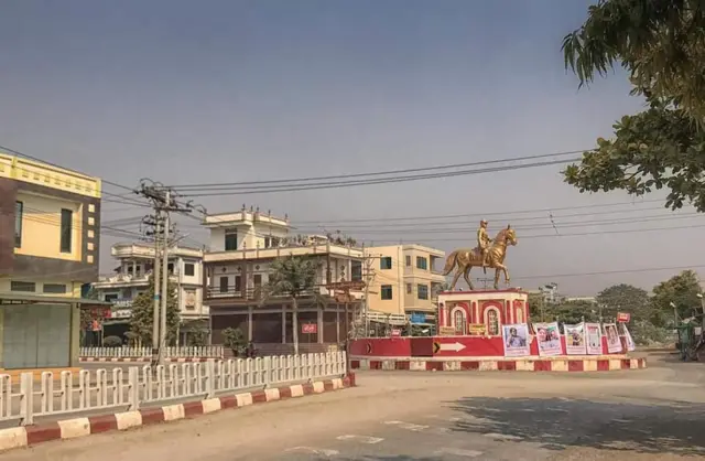 စစ်ကောင်စီတပ်ဖွဲ့ဝင်တွေ တိုက်ခိုက်ခံရတဲ့ တန့်ဆည်မြို့လယ်အဝိုင်းကို မတ်လတုန်းက မြင်တွေ့ရတဲ့အခြေအနေဖြစ်ပါတယ်။