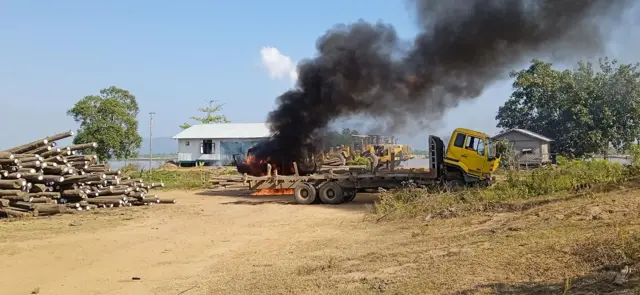 စစ်ကောင်စီလက်ထက် သစ်တွေပြန်လည်ထုတ်လုပ်နေတဲ့ ကုမ္ပဏီတစ်ခုရဲ့ စက်စက်ယန္တရားတွေကို ဖျက်ဆီးခဲ့တယ်လို့ ထီးချိုင့် PDF ပြော