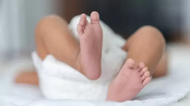 உசிலம்பட்டியில் பெண் சிசு இறந்த நிலையில் பெற்றோர்கள் தலைமறைவாகியுள்ளனர்