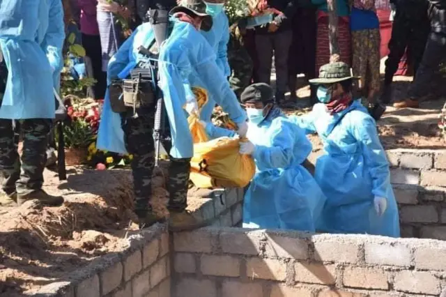 ဖရူဆိုဖြစ်စဉ်မှာ သေဆုံးခဲ့သူတွေအတွက် မြေမြှုပ်ဈာပနပြုလုပ်