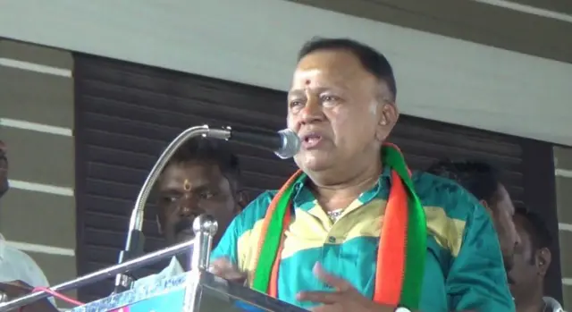 திமுகவில் அடிமட்டத்திலும் மேல்மட்டத்திலும் இருப்பவர்கள் நல்லவர்கள் என்று ராதாரவி பேசினார்.