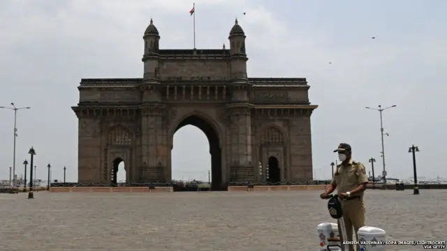 कोरोना प्रतिबंध