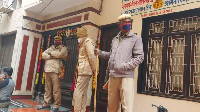 समाजवादी पार्टी के विधायक पुष्पराज जैन के घर पर आयकर का छापा