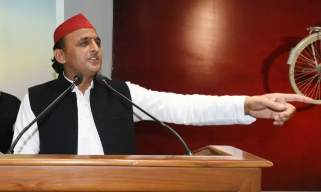 अखिलेश यादव