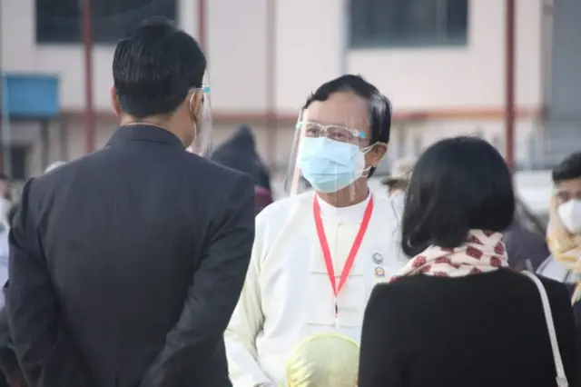 မန္တလေးမြို့တော်ဝန် ဒေါက်တာရဲလွင်နဲ့ အစိုးရအဖွဲ့ဝန်ကြီးဟောင်းတချို့ကိုလည်း အမိန့်ချမှတ်