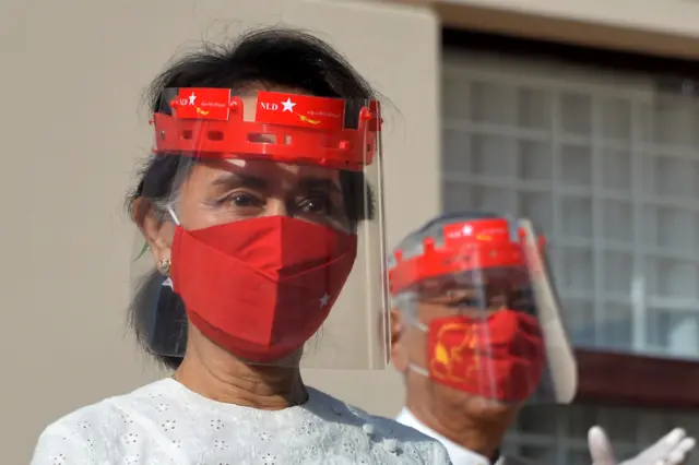 အမျိုးသား ဒီမိုကရေစီ အဖွ‌ဲ့ချုပ် ပါတီ ဥက္ကဋ္ဌ ဒေါ်အောင်ဆန်းစုကြည်