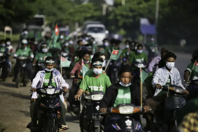 ကြံခိုင်ရေးထောက်ခံသူ တွေနပြည်တော်မှာ လှည့်လည်စုရုံး