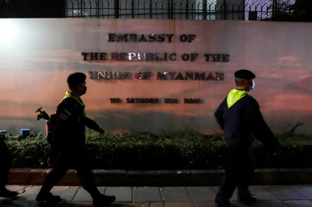 สถานทูต