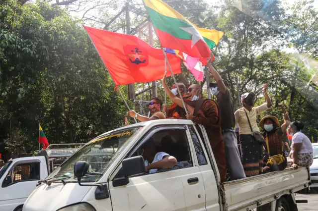 တပ်မတော်ထောက်ခံသူတချို့