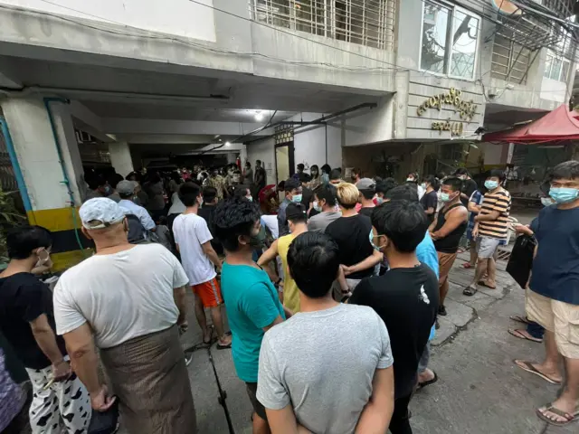 ရန်ကုန်ကရပ်ကွက်တွေ ကိုယ်တိုင်လုံခြုံရေးယူ