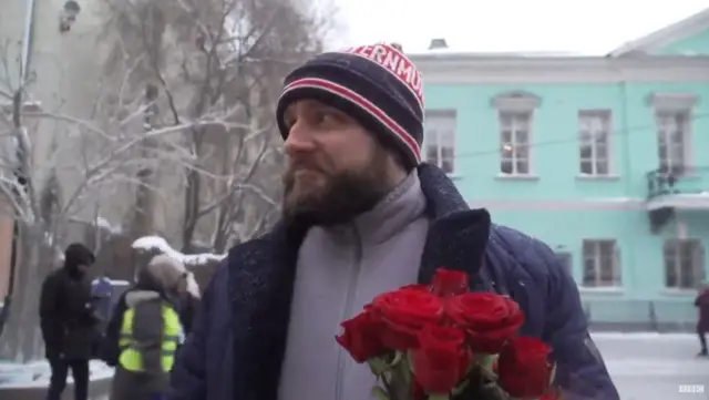 мужчина на акции